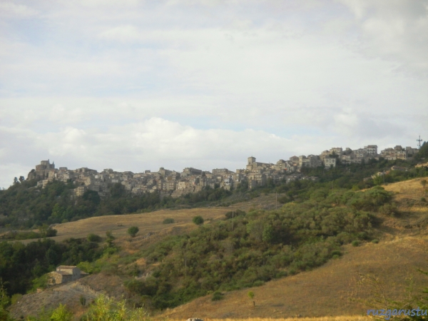Arkada bıraktığımız güzelim Petralia Soprana kasabası